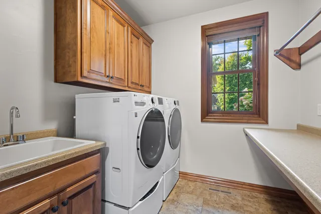 $874,900 | 4327 Hilton Head Drive, Oneida, WI 54155