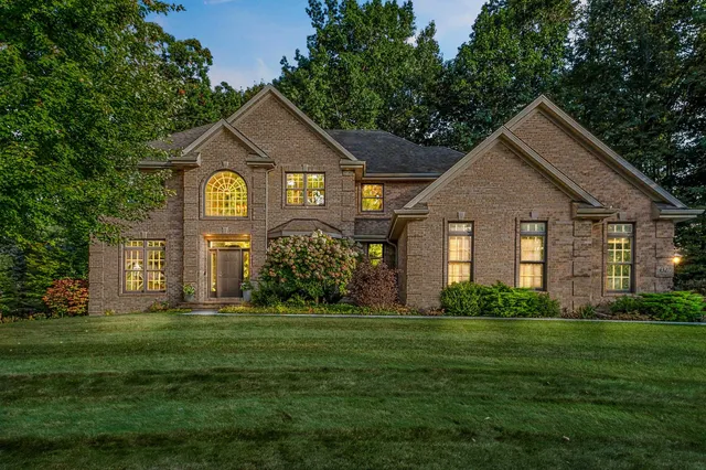 $874,900 | 4327 Hilton Head Drive, Oneida, WI 54155