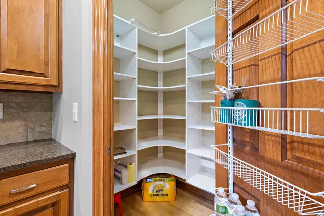 $874,900 | 4327 Hilton Head Drive, Oneida, WI 54155