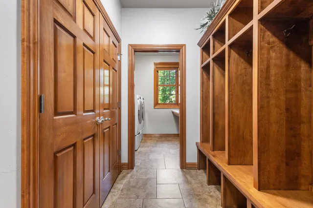 $874,900 | 4327 Hilton Head Drive, Oneida, WI 54155