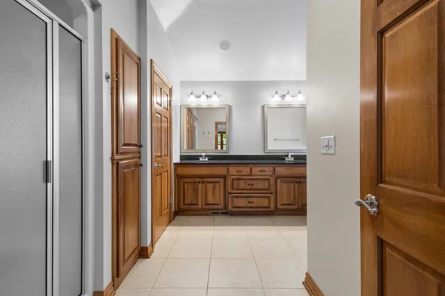 $874,900 | 4327 Hilton Head Drive, Oneida, WI 54155