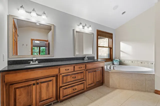 $874,900 | 4327 Hilton Head Drive, Oneida, WI 54155