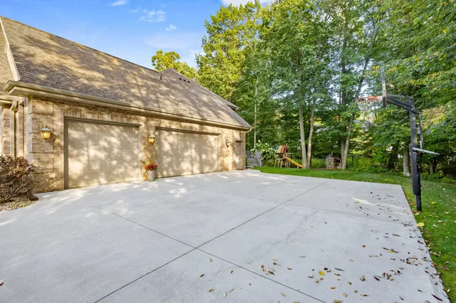 $874,900 | 4327 Hilton Head Drive, Oneida, WI 54155
