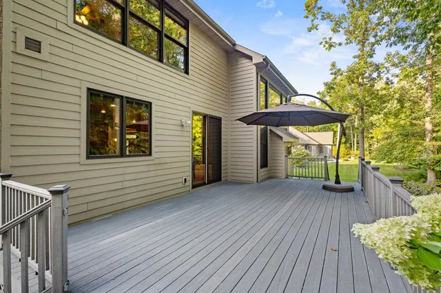 $874,900 | 4327 Hilton Head Drive, Oneida, WI 54155