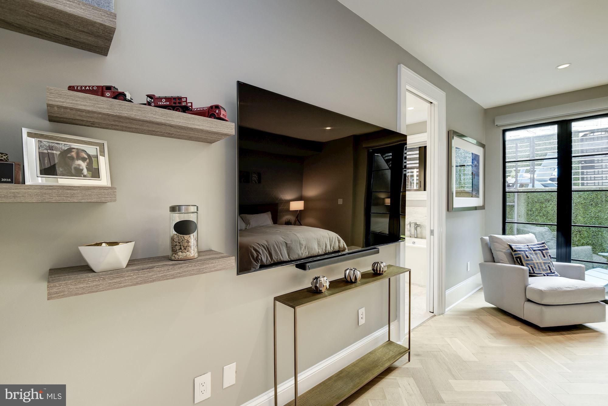 1313 R Street Northwest, Unit 1 Washington, DC 20009 - Photo 19 of 36 Master Bedroom
