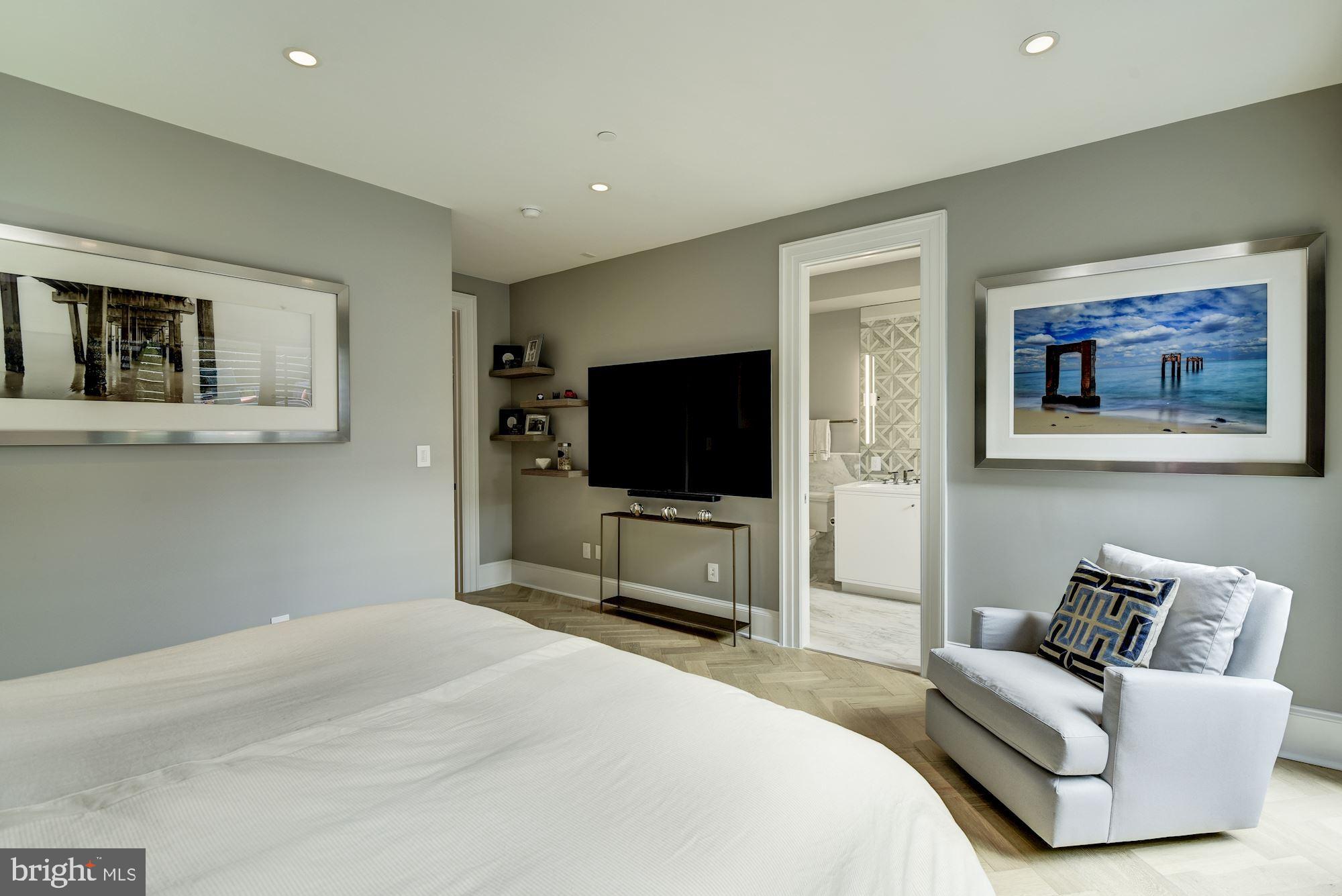 1313 R Street Northwest, Unit 1 Washington, DC 20009 - Photo 20 of 36 Master Bedroom Sitting Area
