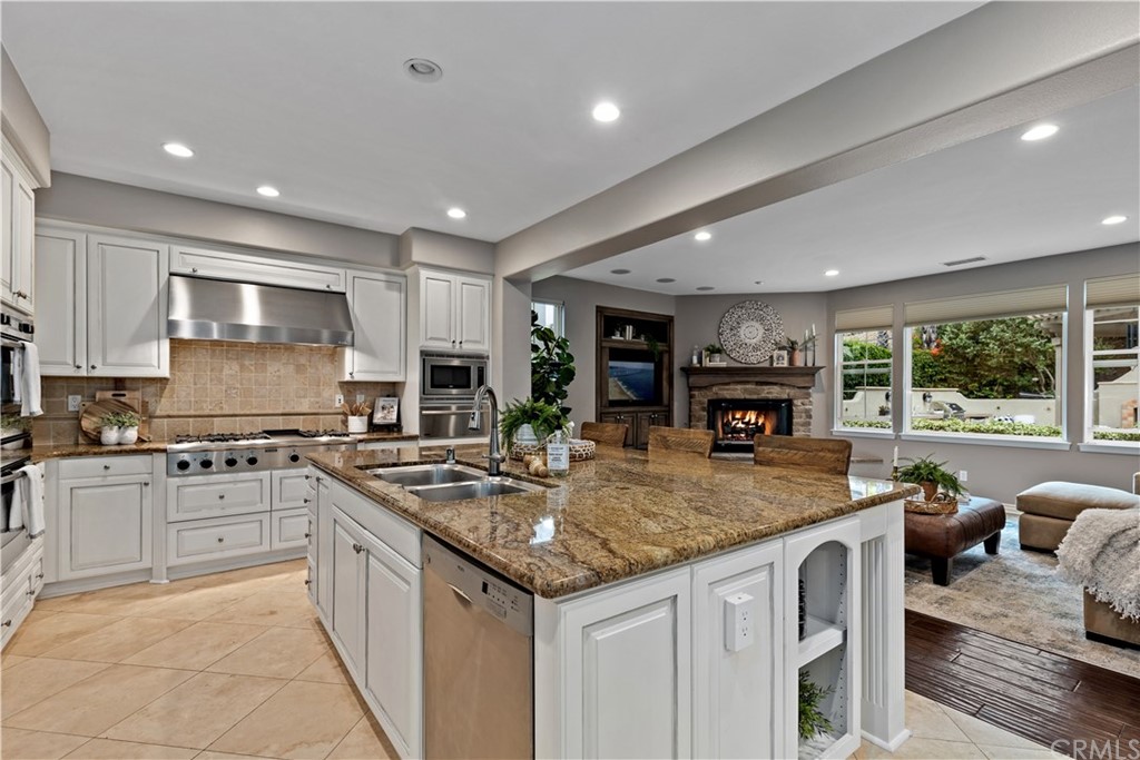 7337 Corte Brisa Carlsbad, CA 92009 - Photo 13 of 44