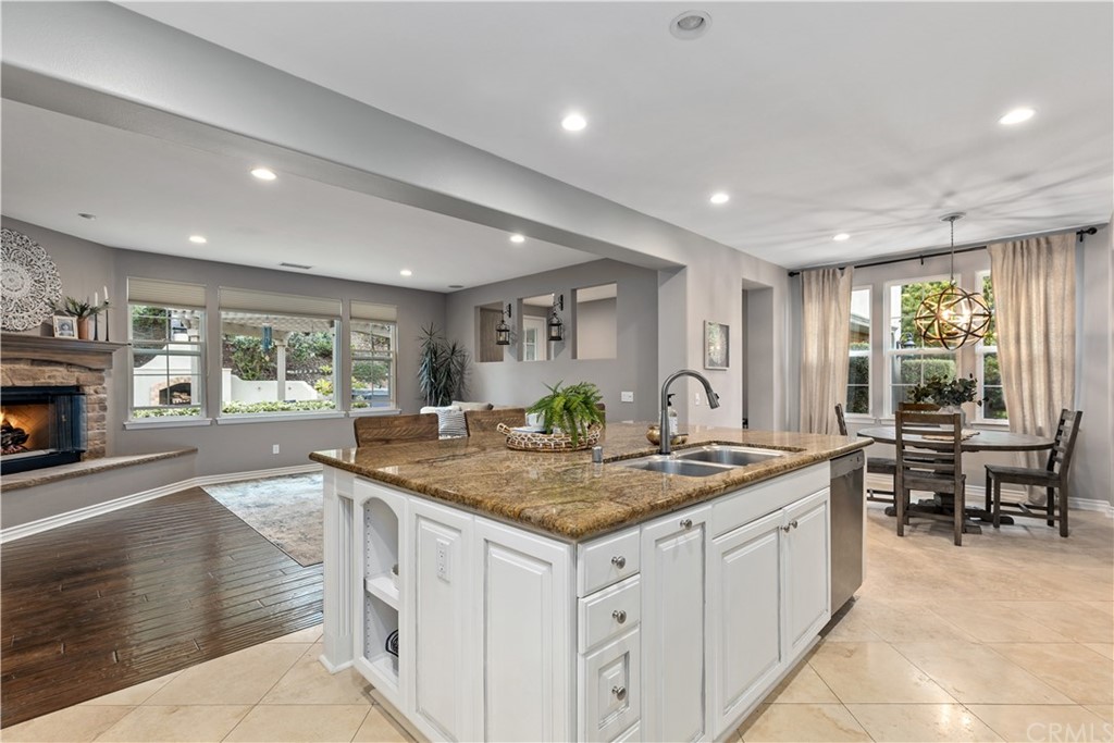 7337 Corte Brisa Carlsbad, CA 92009 - Photo 15 of 44