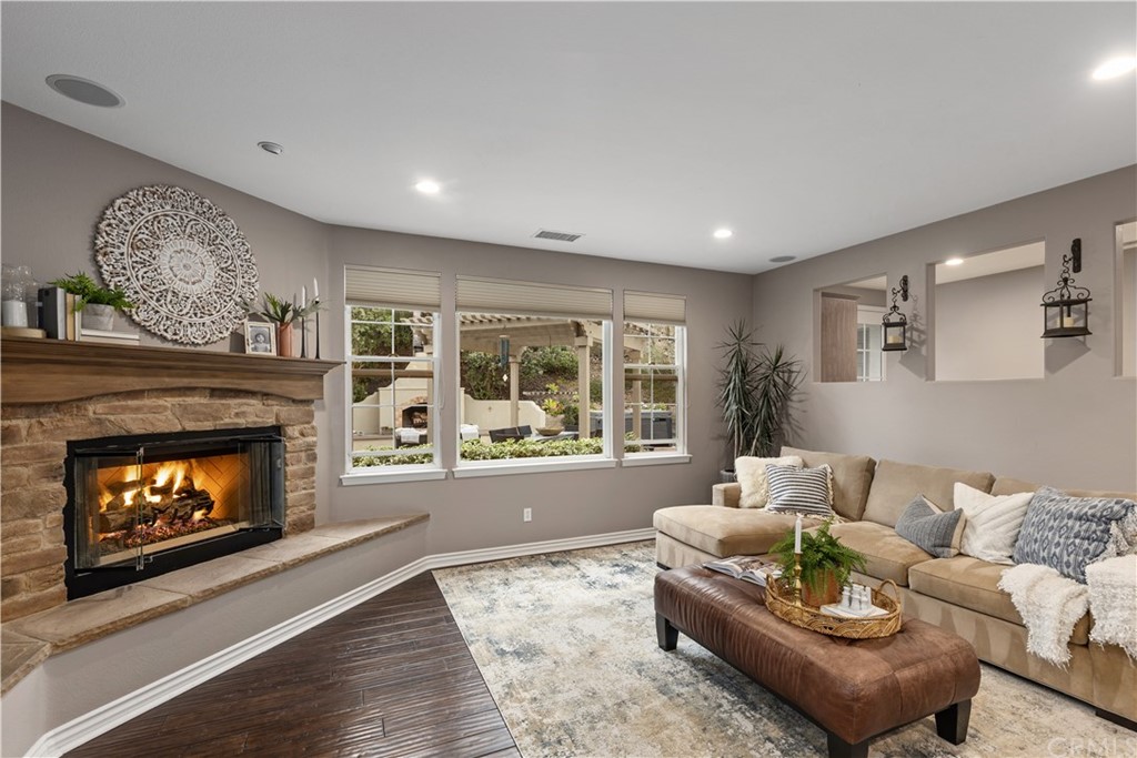 7337 Corte Brisa Carlsbad, CA 92009 - Photo 19 of 44