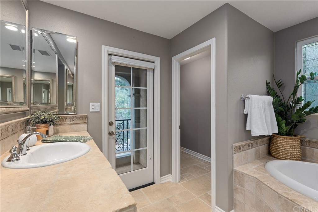 7337 Corte Brisa Carlsbad, CA 92009 - Photo 28 of 44