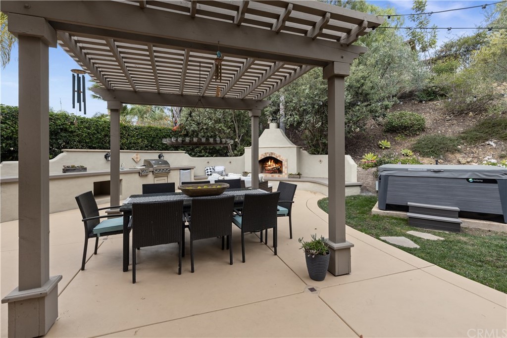 7337 Corte Brisa Carlsbad, CA 92009 - Photo 40 of 44