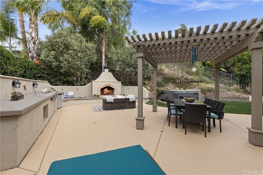 7337 Corte Brisa Carlsbad, CA 92009 - Photo 41 of 44