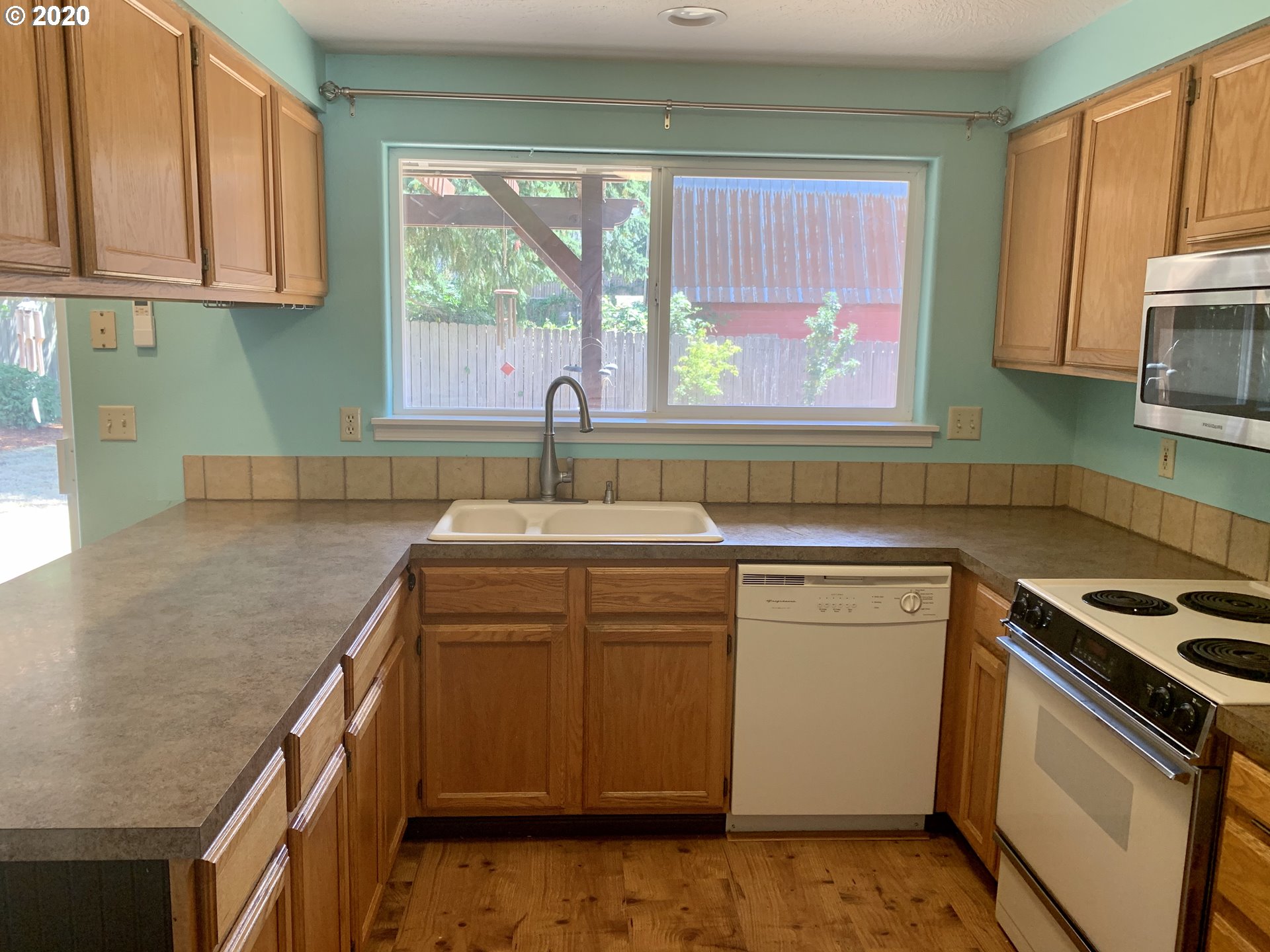 368 South 70th Place Springfield, OR 97478 - Photo 5 of 19