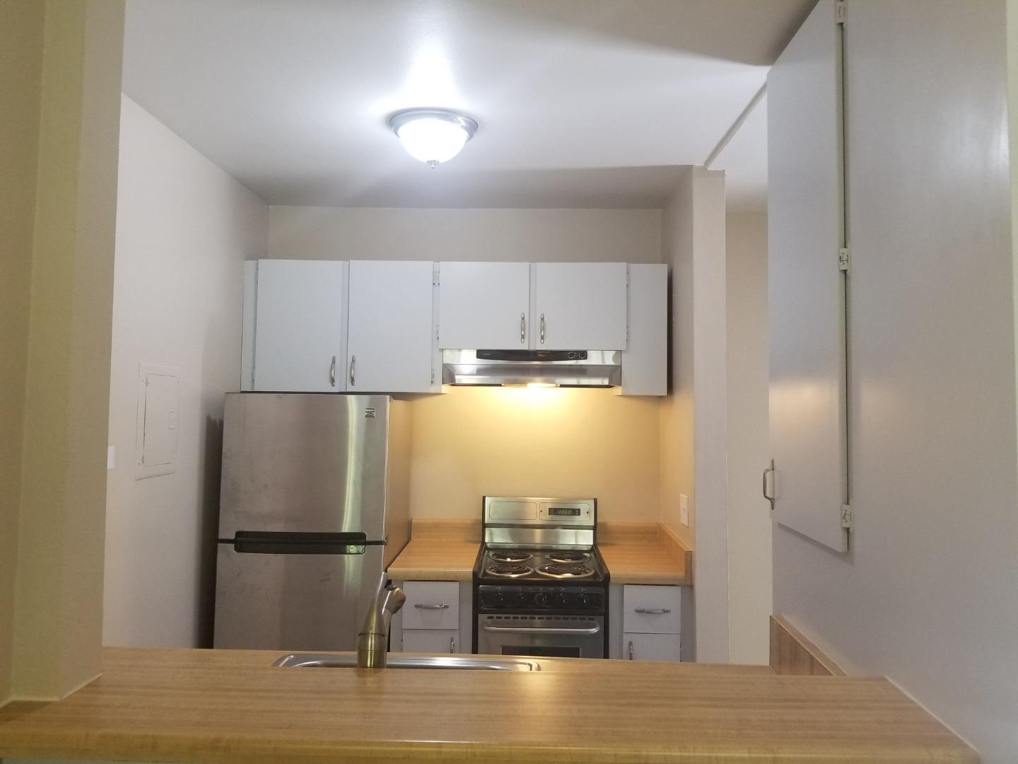 145 Piccadilly Place, Unit E San Bruno, CA 94066 - Photo 3 of 8