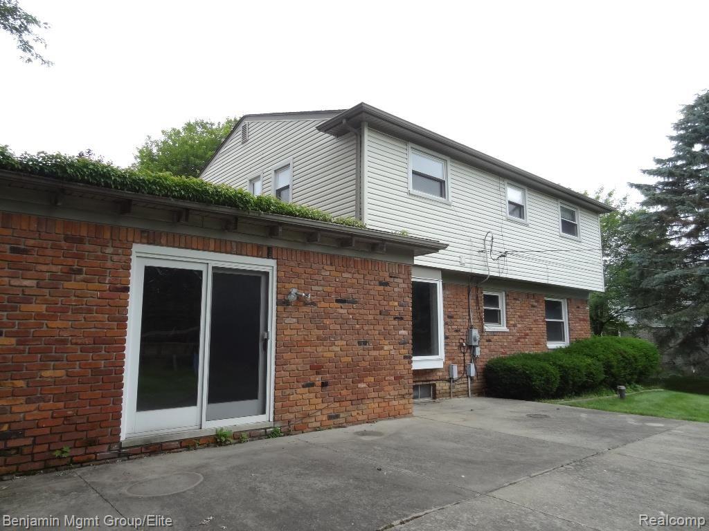 3829 Terrybrook Road West Bloomfield, MI 48322 - Photo 2 of 13 BACK.jpg