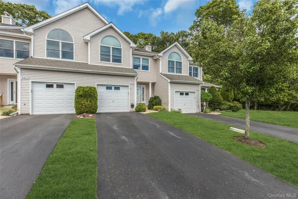 $599,000 | 3402 Willow Pond Drive, Riverhead, NY 11901