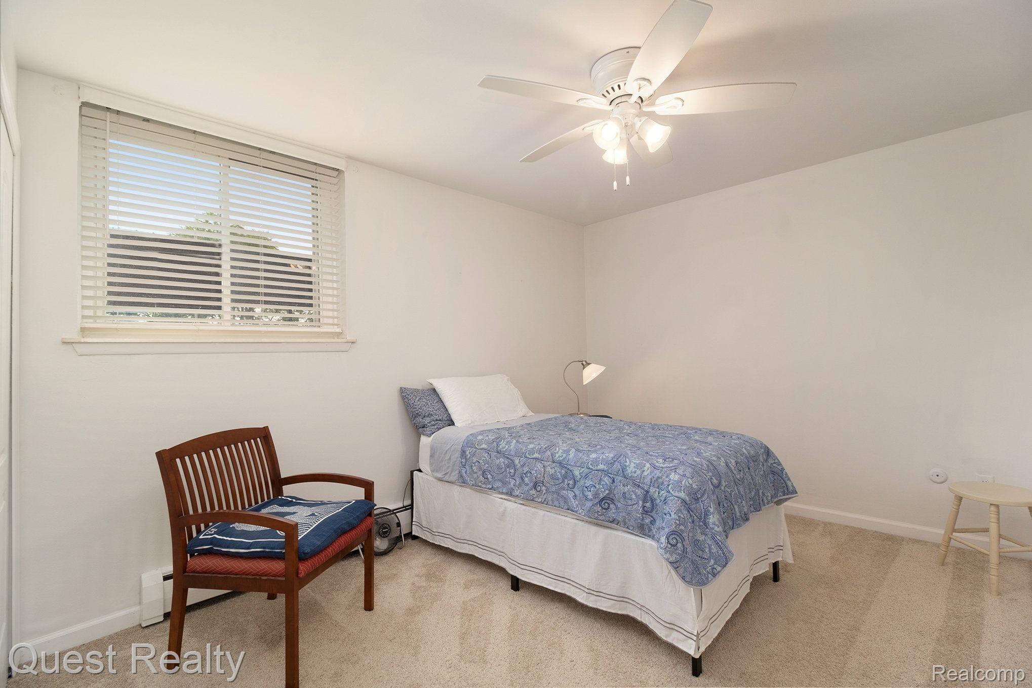 4905 Crooks Road, Unit B2 Royal Oak, MI 48073 - Photo 8 of 17 Spacious bedroom