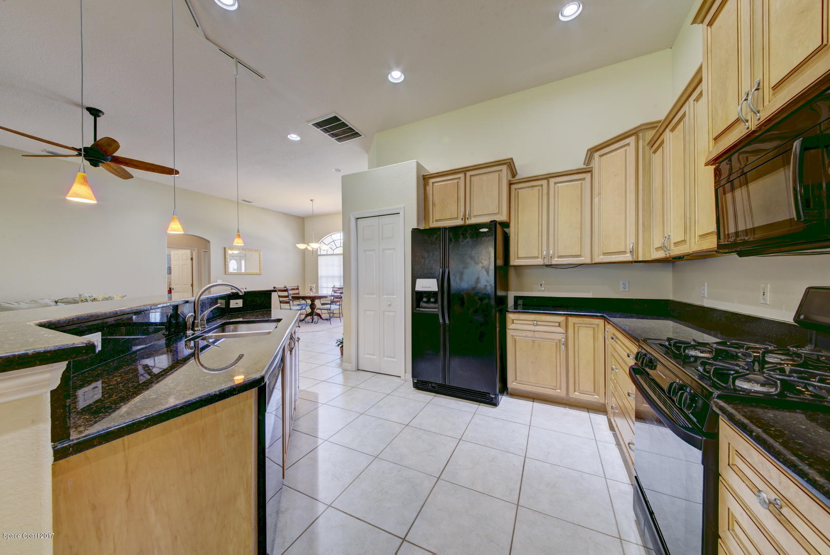 970 Spring Oak Drive Melbourne, FL 32901 - Photo 11 of 43 Kitchen Granite Countertop