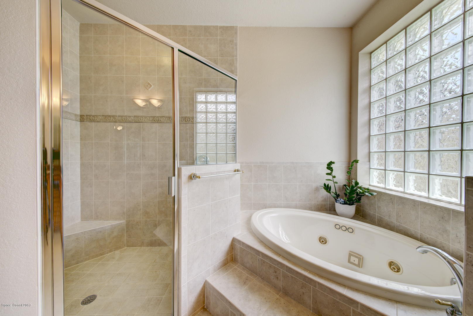 970 Spring Oak Drive Melbourne, FL 32901 - Photo 23 of 43 Master Bath Jacuzzi Tub
