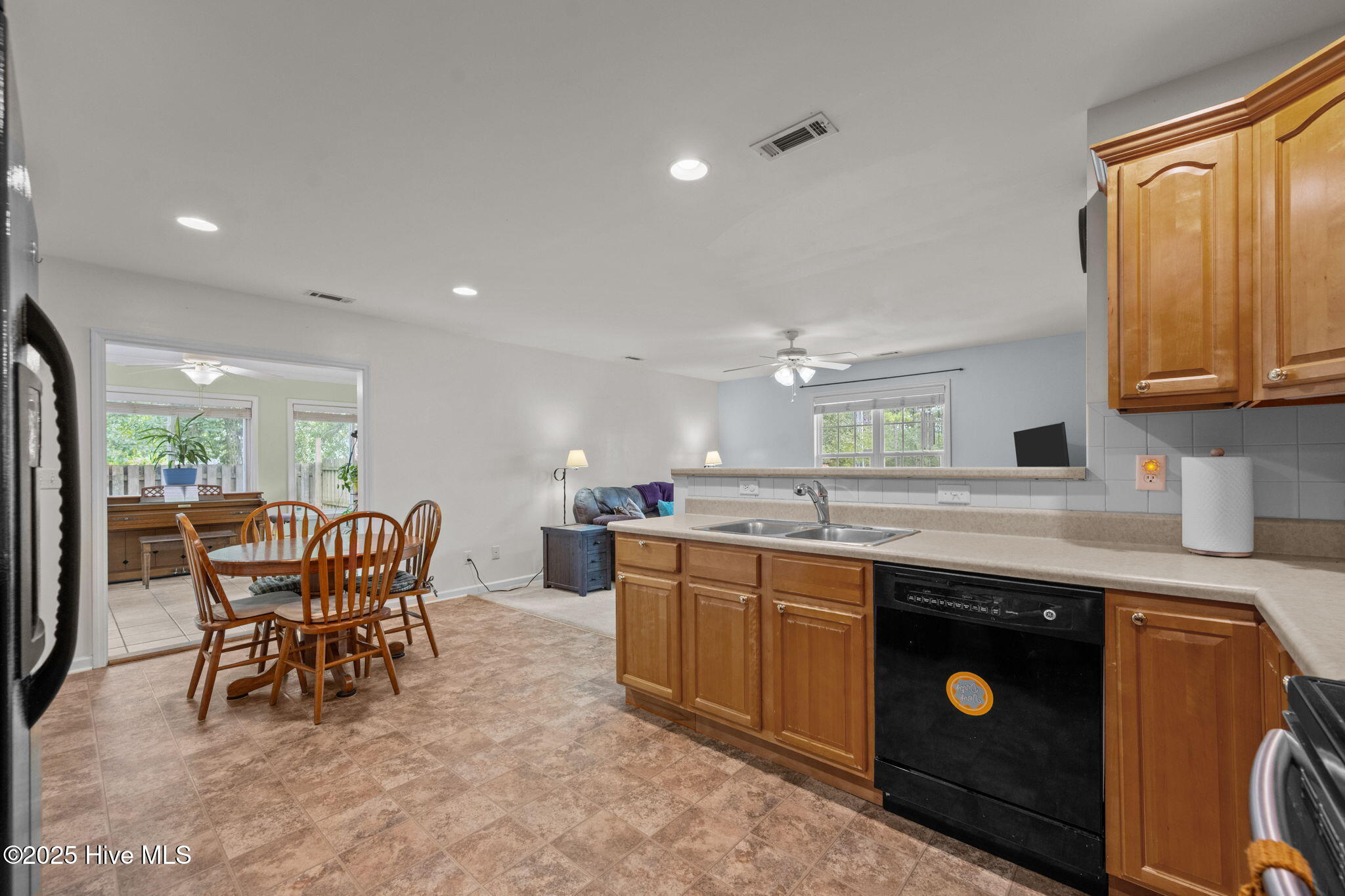219 Folkstone Road Holly Ridge, NC 28445 - Photo 12 of 58 36-web-or-mls-_RAD4664