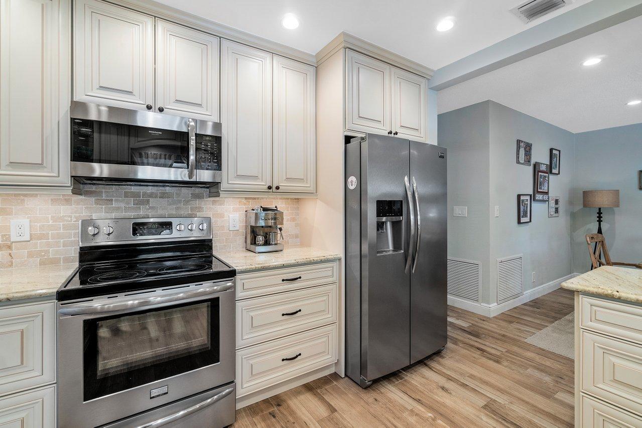 1521 Northwest 7th Street Boca Raton, FL 33486 - Photo 9 of 22 018-1521Northwest7thStreet-BocaRaton-FL-