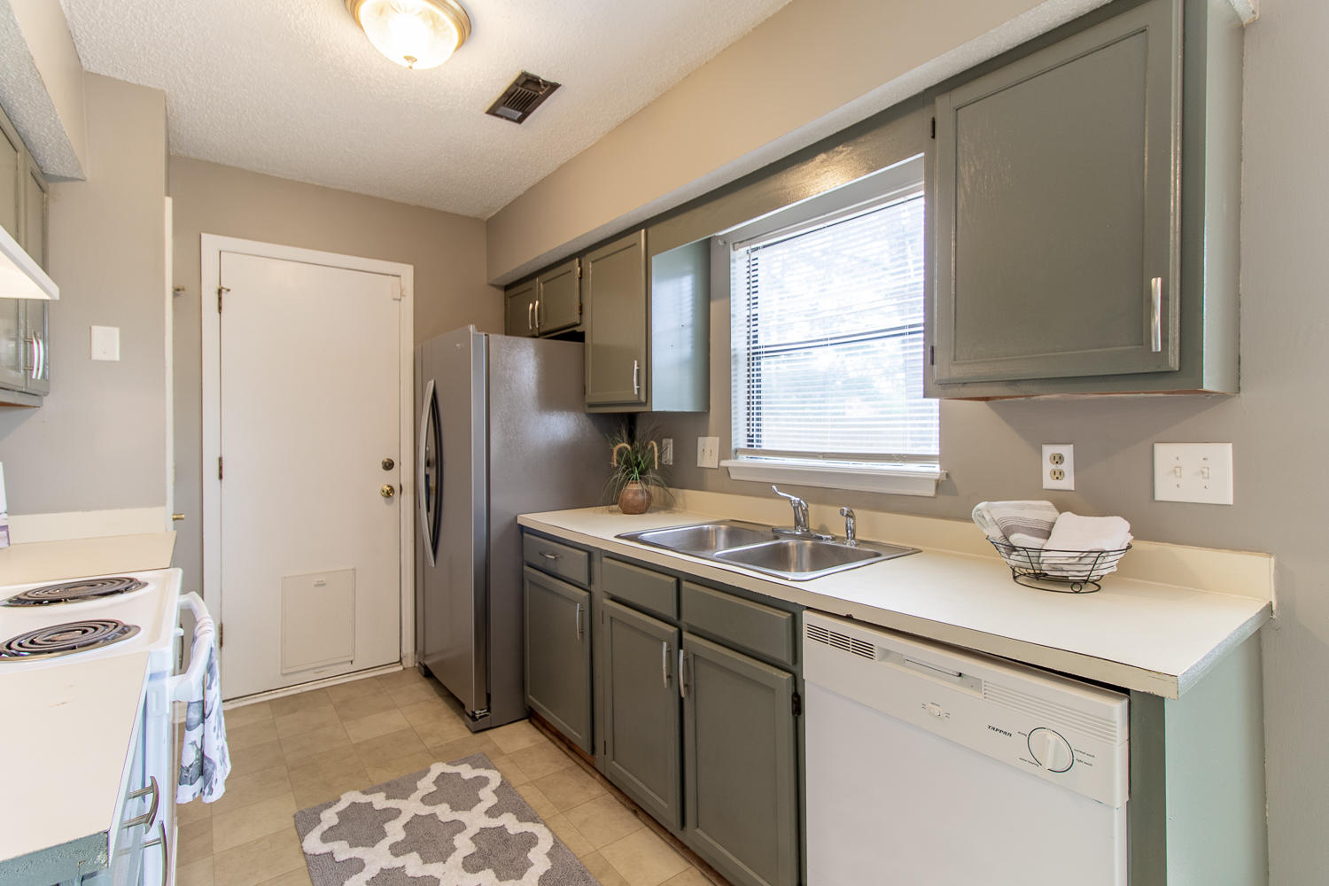 104 Traders Station Road Summerville, SC 29486 - Photo 11 of 28 IMG_6509-HDR