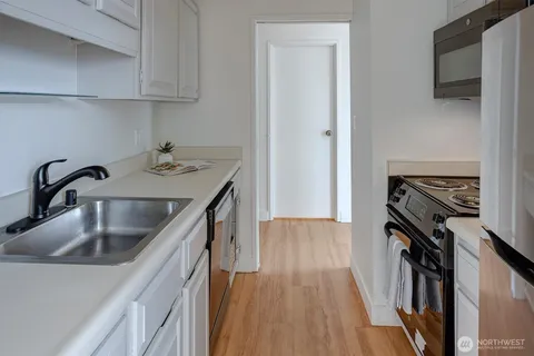 $299,000 | 2201 3rd Avenue, Unit 803, Seattle, WA 98121