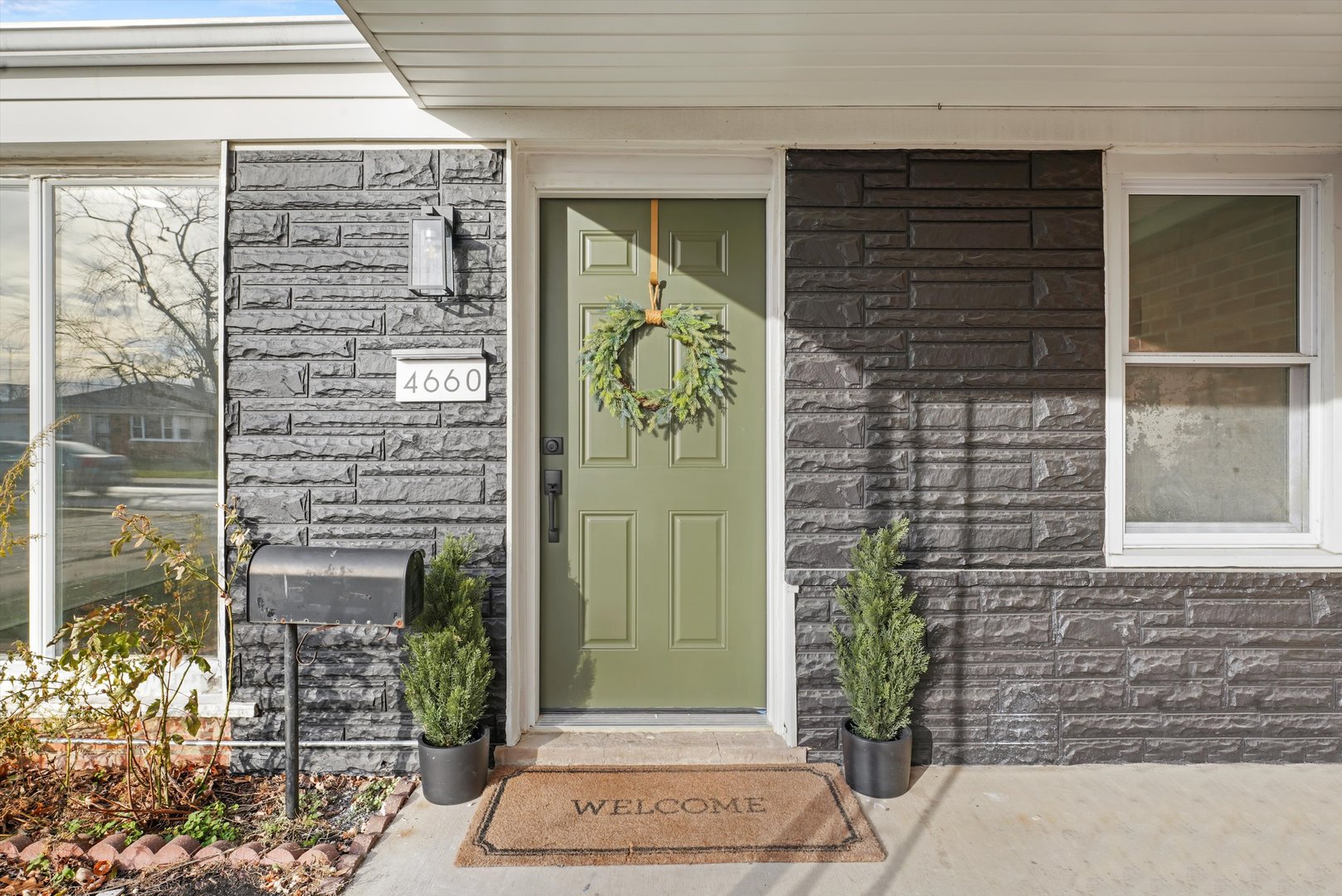 4660 West 83rd Street Chicago, IL 60652 - Photo 4 of 29