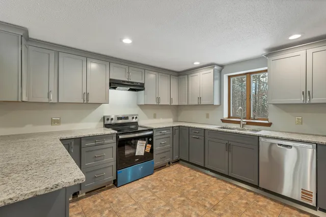 $725,000 | 118 Birch Road, Chester, NH 03036