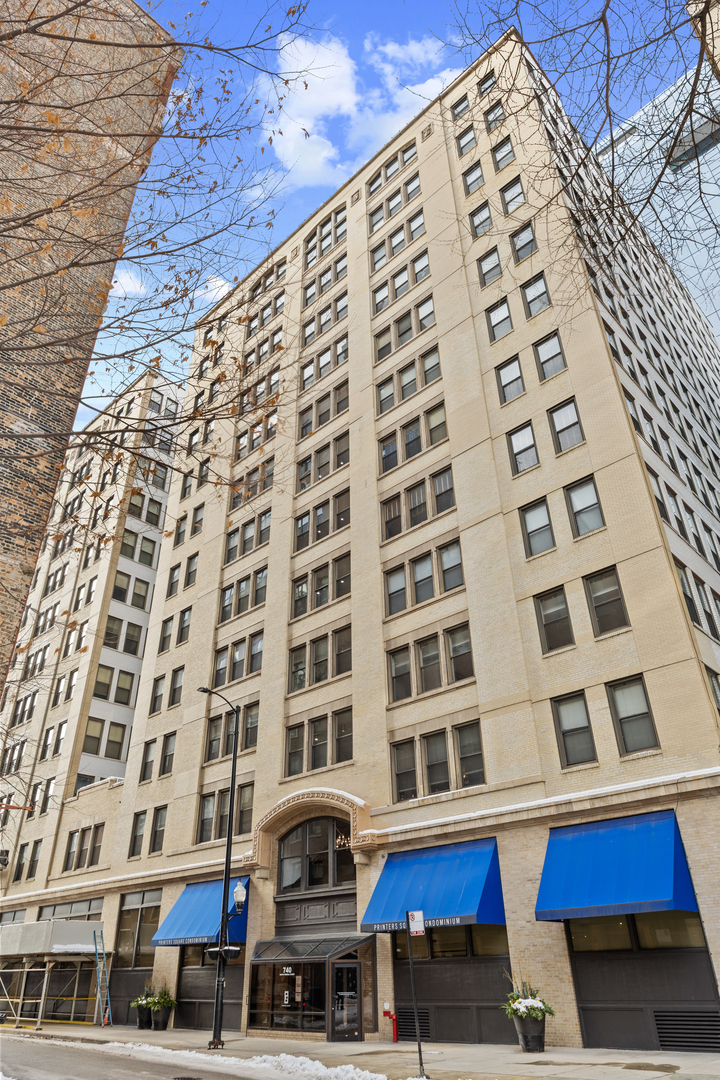 740 South Federal Street, Unit 710 Chicago, IL 60605 - Photo 20 of 23 a view of a building