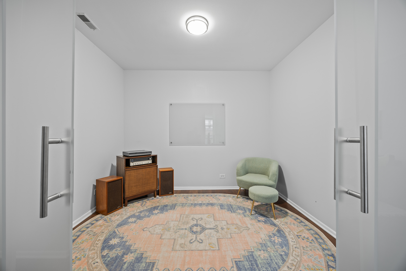 740 South Federal Street, Unit 710 Chicago, IL 60605 - Photo 8 of 23 a bedroom with a bed and a couch