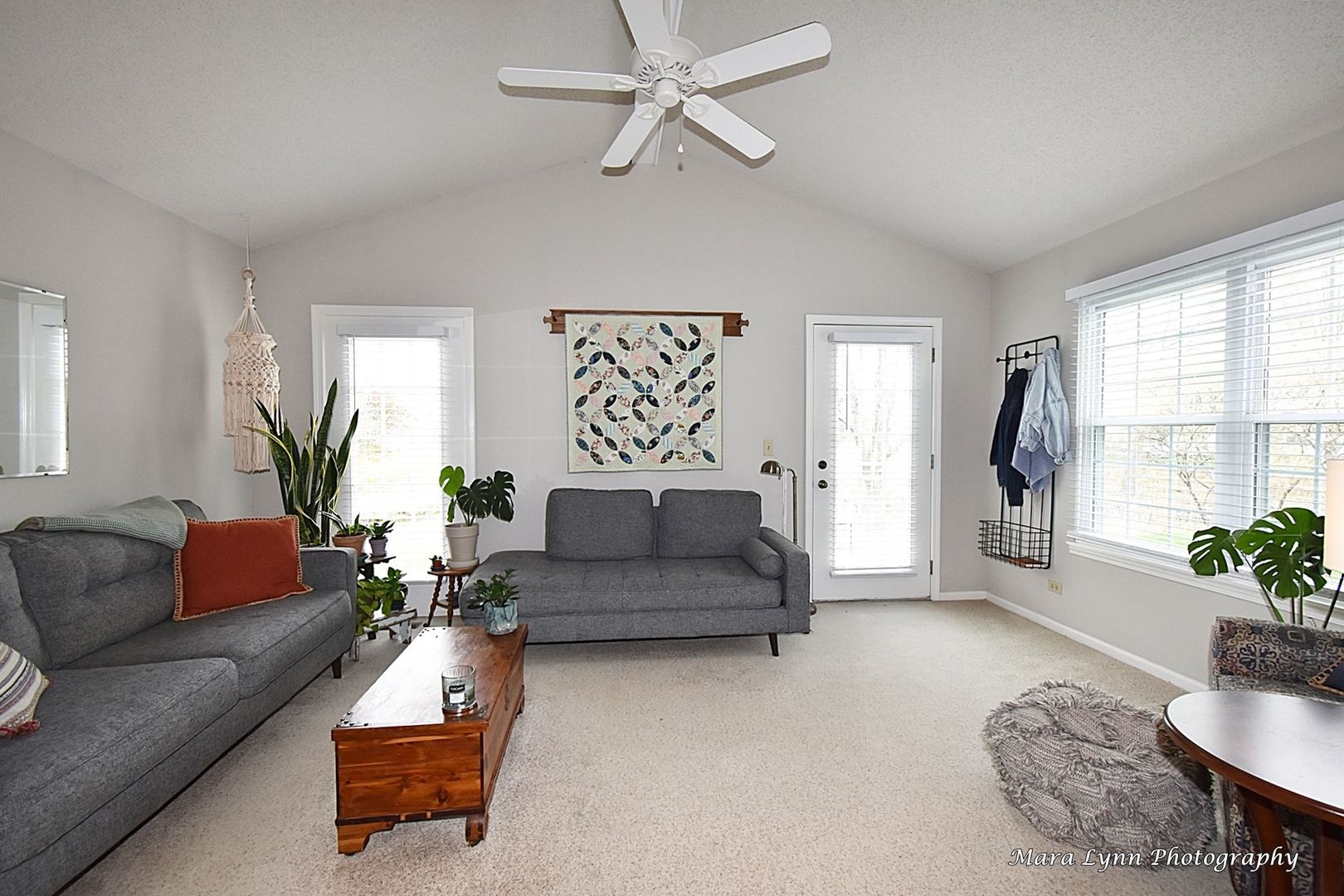54 Jericho Lane Batavia, IL 60510 - Photo 13 of 29 a living room with furniture and a large window