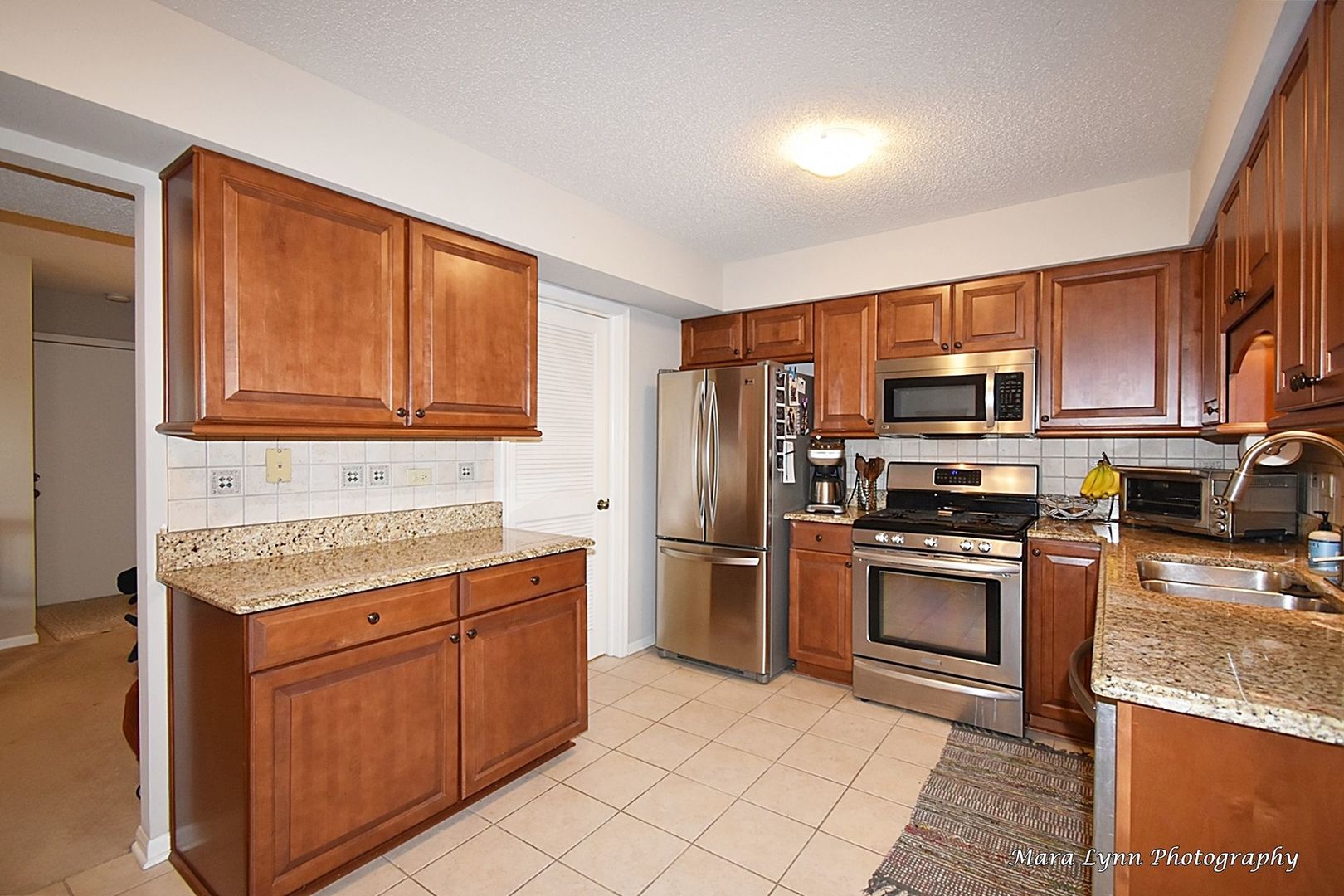 54 Jericho Lane Batavia, IL 60510 - Photo 8 of 29 a kitchen with stainless steel appliances granite countertop a stove microwave and refrigerator