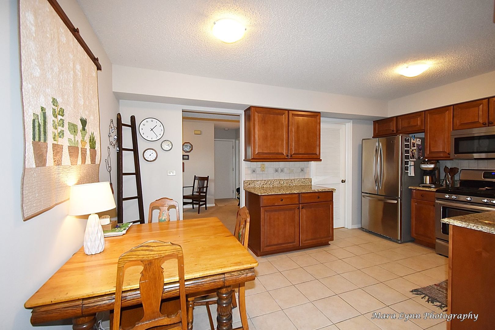 54 Jericho Lane Batavia, IL 60510 - Photo 10 of 29 a large kitchen with a table chairs microwave and refrigerator