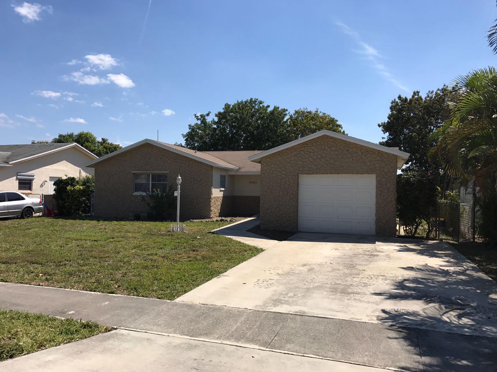 8952 Southwest 6th Street Boca Raton, FL 33433 - Photo 2 of 10 3f92a960-29fa-454f-8b43-b7e39aaa8556