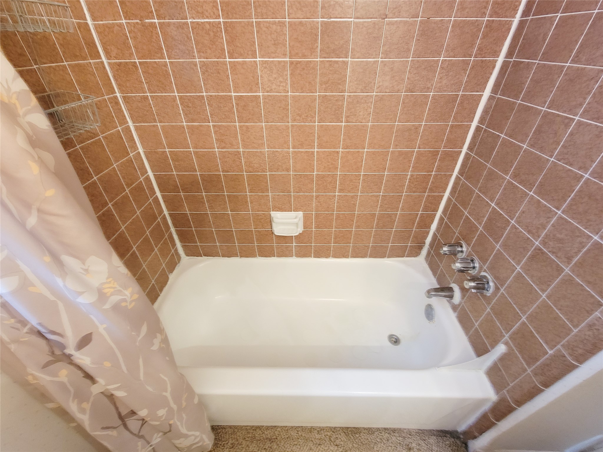 23211 Timberbrook Drive Spring, TX 77373 - Photo 24 of 34 a bathroom with a bathtub