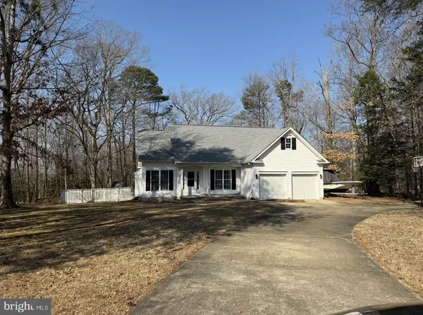 a view of a yard in front of a house