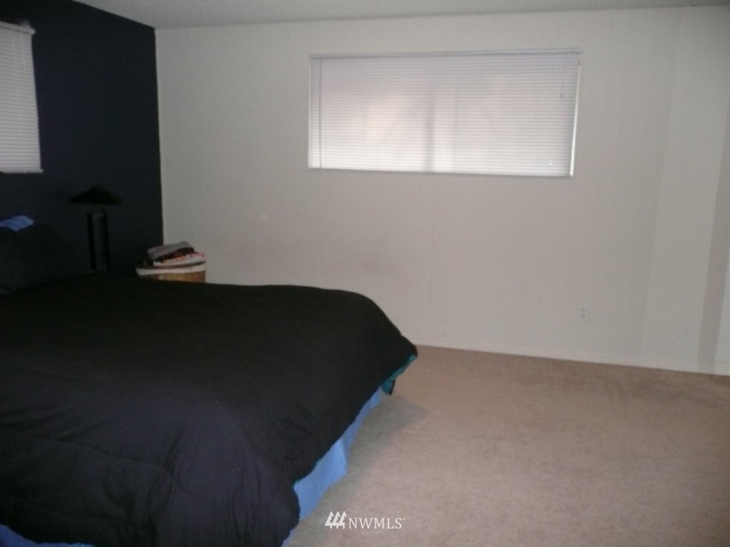 5912 143rd Street Southwest Edmonds, WA 98026 - Photo 7 of 13 Gallery Image 7