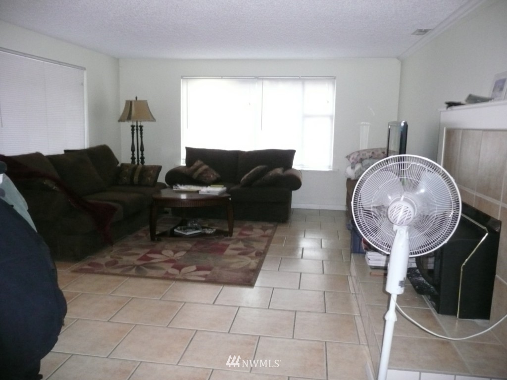 5912 143rd Street Southwest Edmonds, WA 98026 - Photo 9 of 13 Gallery Image 9