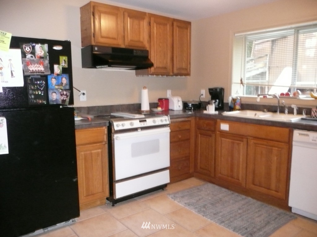 5912 143rd Street Southwest Edmonds, WA 98026 - Photo 10 of 13 Gallery Image 10