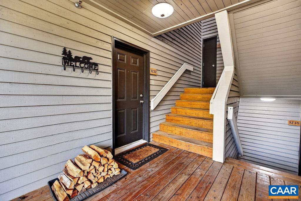 3232 North Ridge Roseland, VA 22967 - Photo 3 of 35 Zero steps at entry