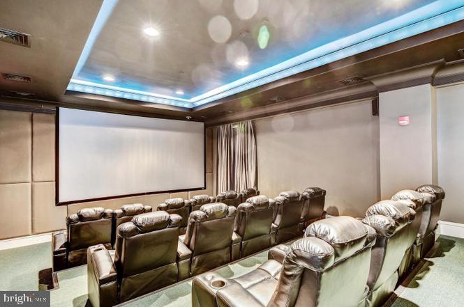 851 North Glebe Road, Unit 1015 Arlington, VA 22203 - Photo 27 of 29 a living room with furniture