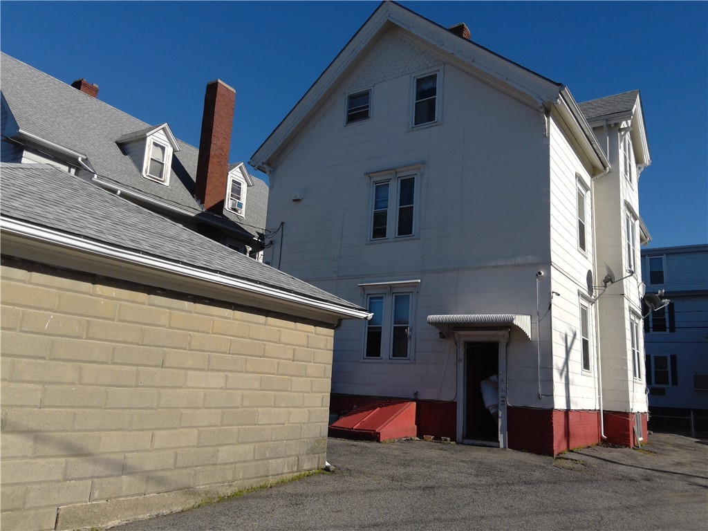 178 Cottage Street Pawtucket, RI 02860 - Photo 4 of 35