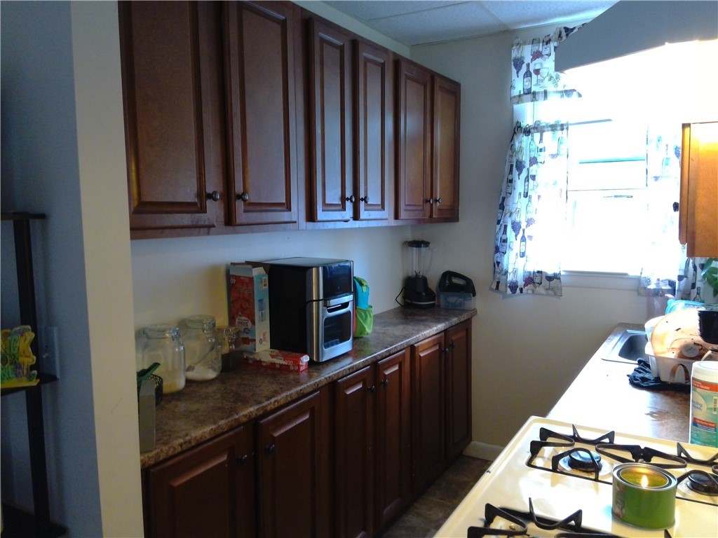 178 Cottage Street Pawtucket, RI 02860 - Photo 6 of 35
