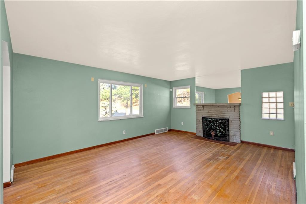 1072 Brinton Road Pittsburgh, PA 15221 - Photo 3 of 25 Gallery Image 3