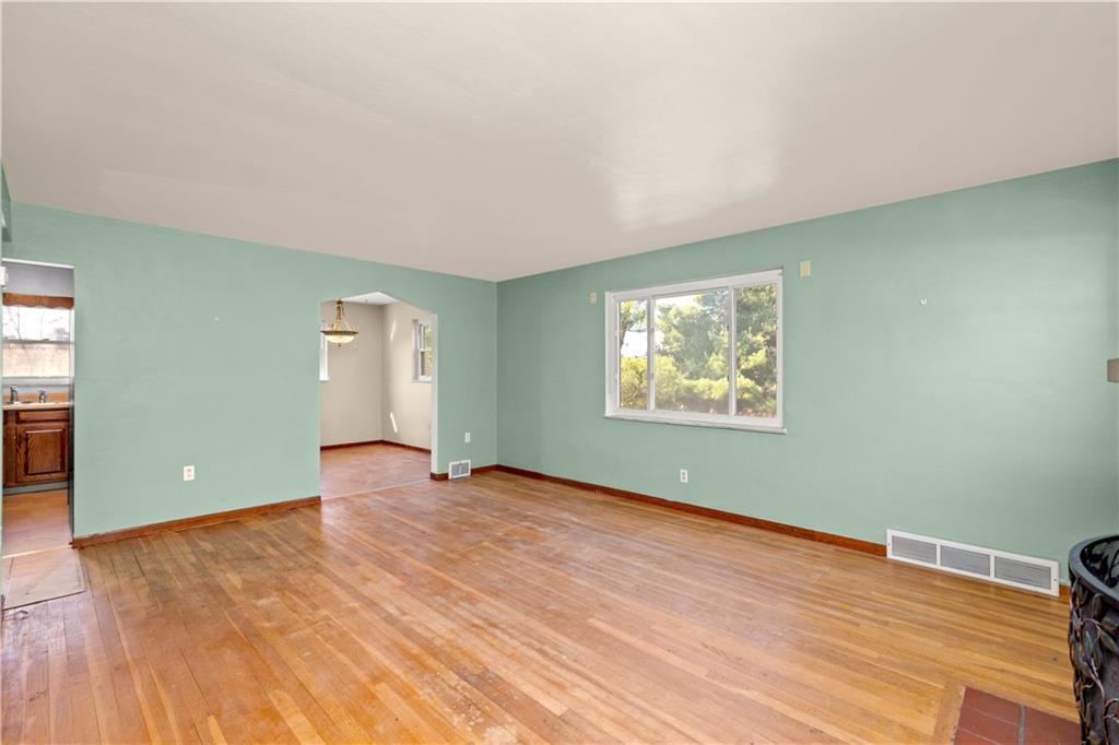 1072 Brinton Road Pittsburgh, PA 15221 - Photo 4 of 25 Gallery Image 4