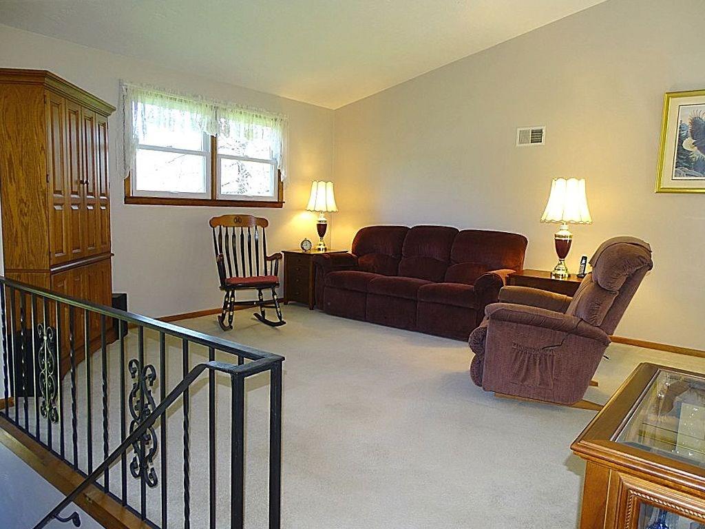 26 Azzo Road Eighty Four, PA 15330 - Photo 3 of 25