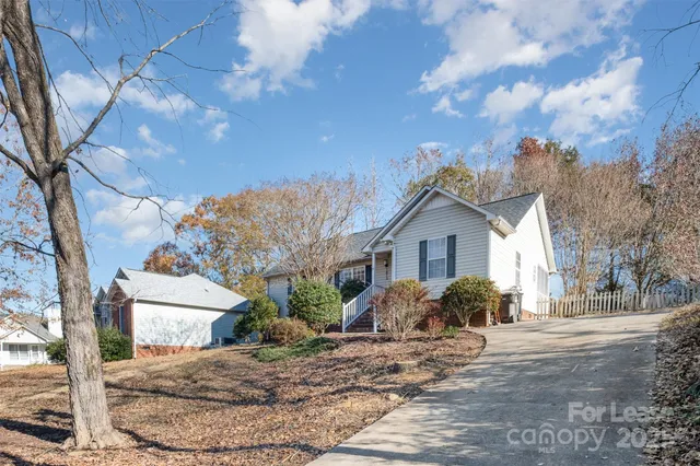 a view of a yard in front of a house