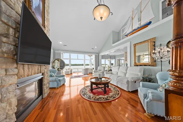 $600,000 | 807 B Wind Rivers Drive, Unit B, Grafton, IL 62037