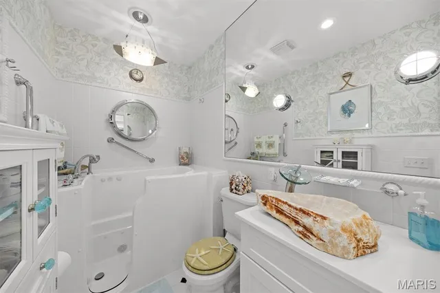 $600,000 | 807 B Wind Rivers Drive, Unit B, Grafton, IL 62037